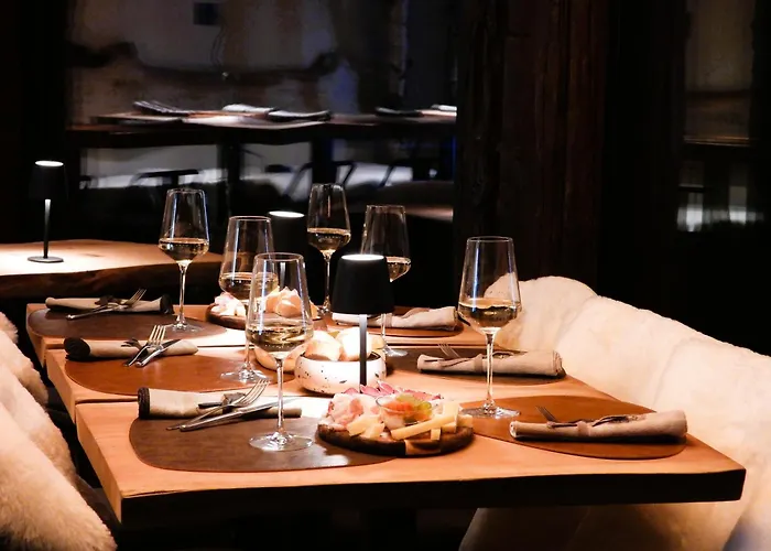 住宿加早餐酒店 Hospitality *